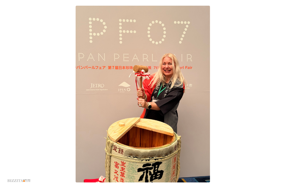 Esther Ligthart at the opening ceremony of the Japan Pearl Fair in Kobe