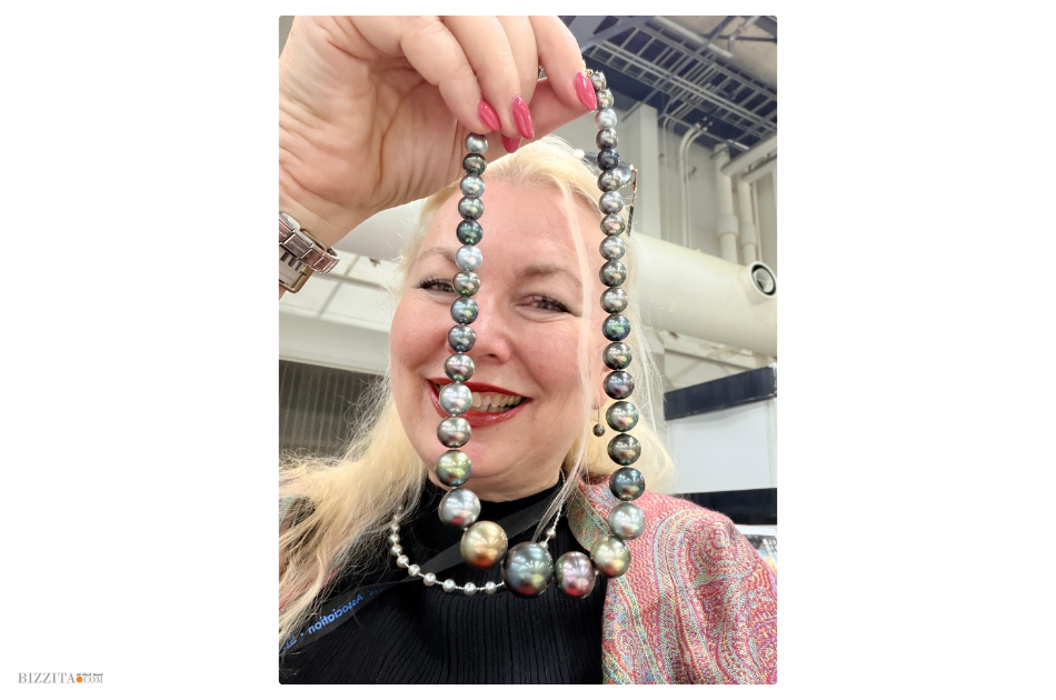 Esther Ligthart holding a Tahitian pearl strand purchased at the 7th Japan Pearl Fair in Kobe