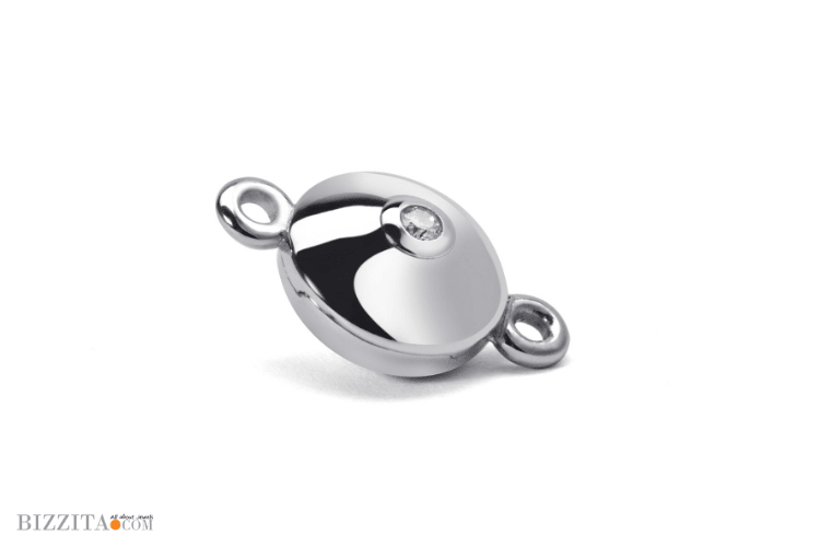 Köhle magnetic slide clasp close-up