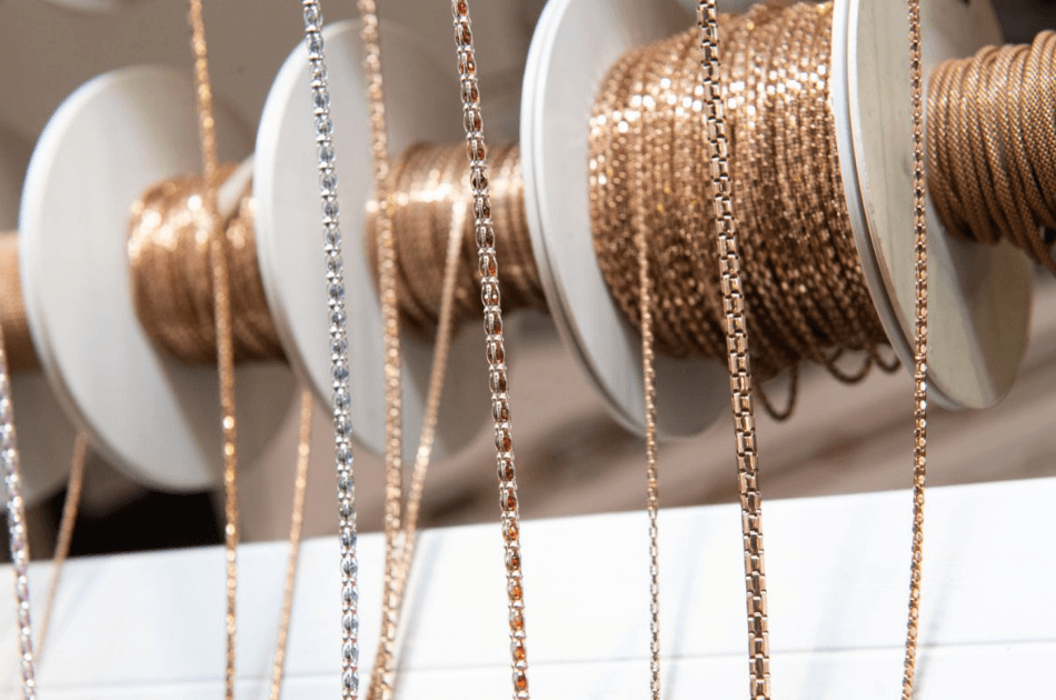 Gold chains at a roll at Oroarezzo