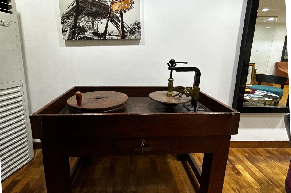 Gemstone sorting table at Ruwanpura Gems head office sapphire mine in sri lanka