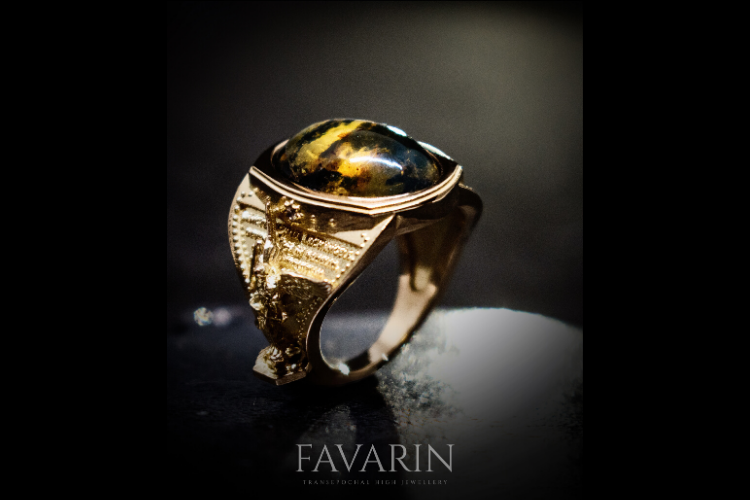 Simone Favarin bespoke jewelry piece, symbolic ring design