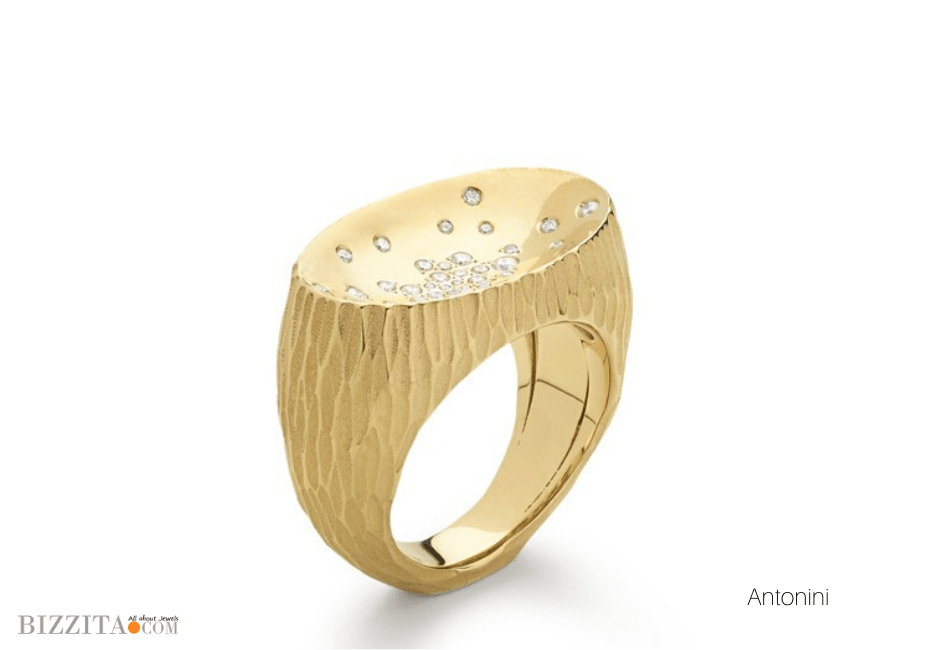 Antonini tellow gold ring with diamonds